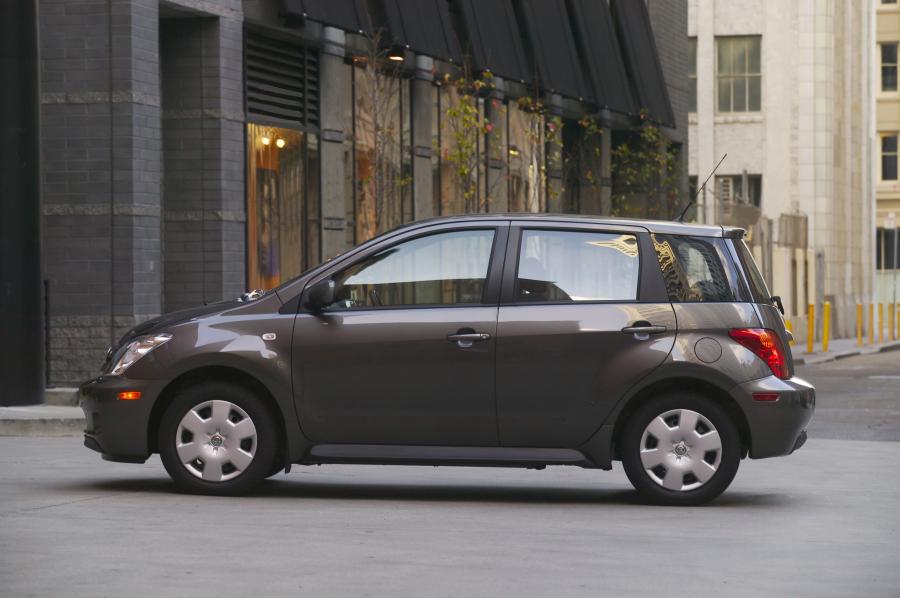  Scion xA 2003 года  (фото 15 из 25)